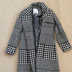 NVLT size Small Black and White Houndstooth Coat
